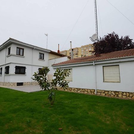 Housing Leon Casa Con Jardin Villa ภายนอก รูปภาพ