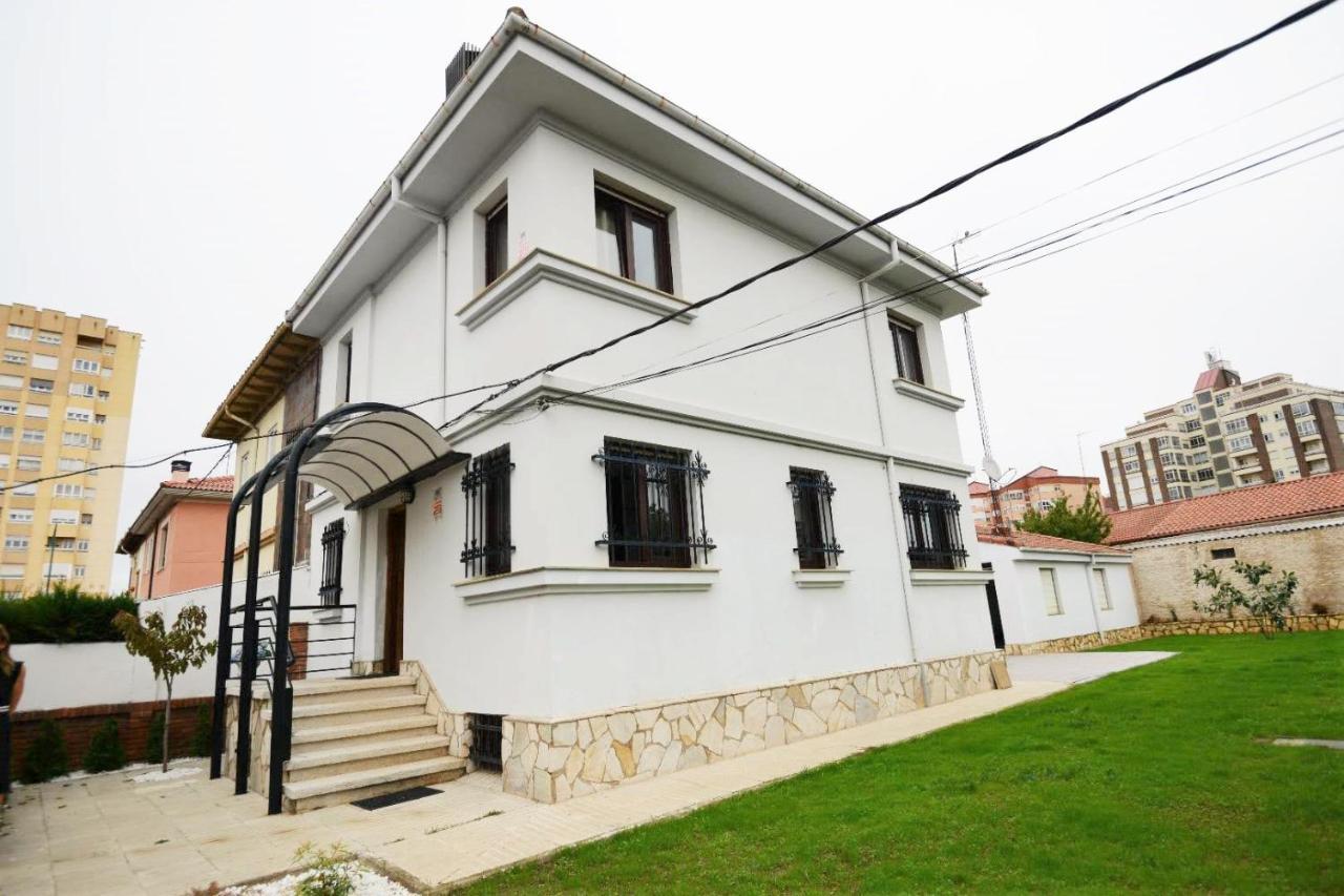 Housing Leon Casa Con Jardin Villa ภายนอก รูปภาพ